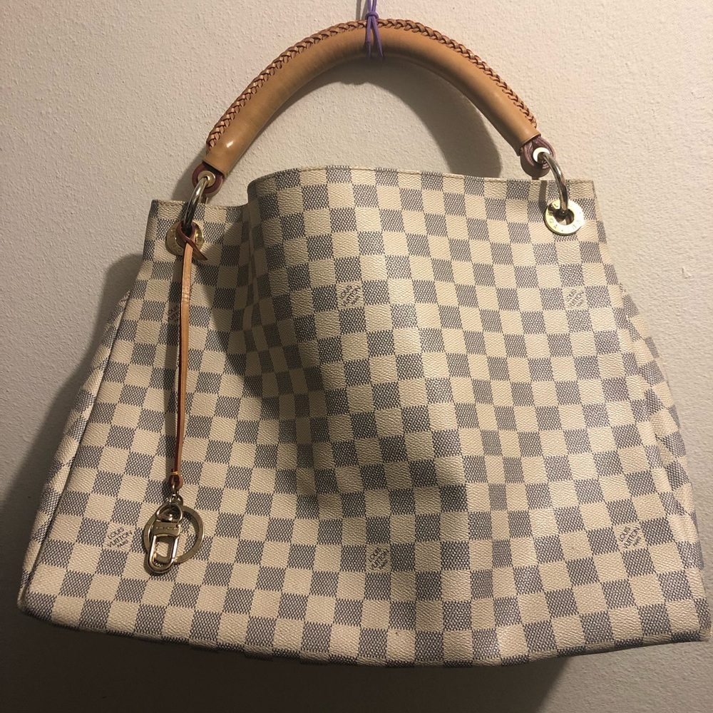 LV Artsy